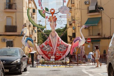 06-22-2023 Alicante, İspanya. Venezuela ile Jacinto Benavente caddesinde şenlik ateşi bulundu.