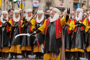 Alcoy, İspanya, 04-20-2024: Fila Chano geçit töreni. Bozkır ve Alkolik Hristiyanları