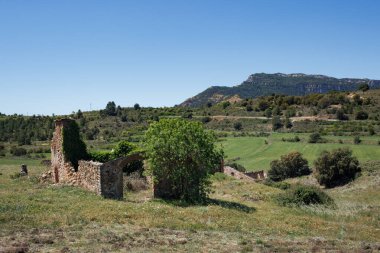 İspanya 'nın Tarragona ilindeki Padres Dağı' nın kalıntıları ile manzara