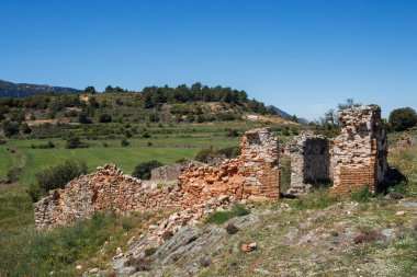 İspanya 'nın Tarragona ilindeki Padres Dağı' nın kalıntıları ile manzara