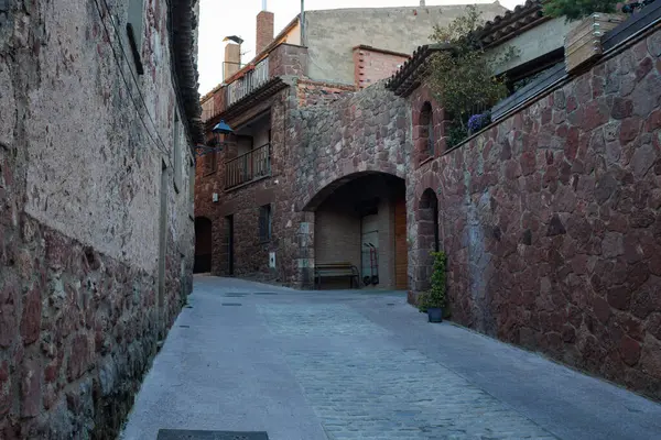 İspanya 'nın Tarragona, Prades kentindeki Dar Sokak