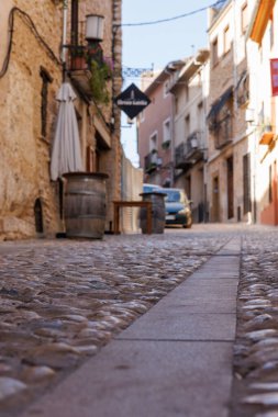 Bocairent, İspanya, 08-10-2024; Ortaçağ Bocairent kasabasındaki kaldırım kenti