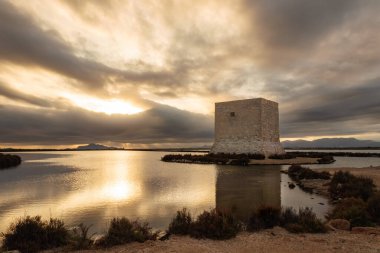 Salinas de Santa Pola doğal parkında gün batımı, İspanya