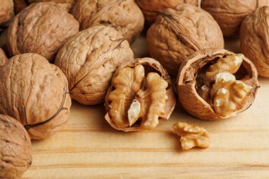 Mutfak tahtasında bir grup kaçık.