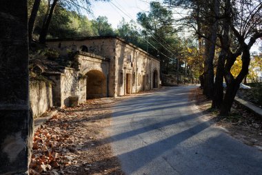 Sierra de Mariola doğal parkındaki önleyici hastanenin eski kantini.