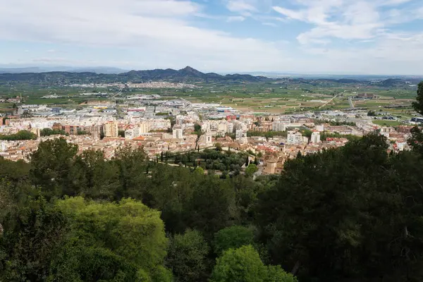 İspanya şehir şatosundan Xativa şehrinin manzarası