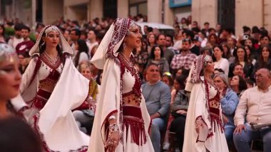 Alcoy, İspanya, 05-03-2025: Alcoy 2025 Moors and Christian Parade 'de bale