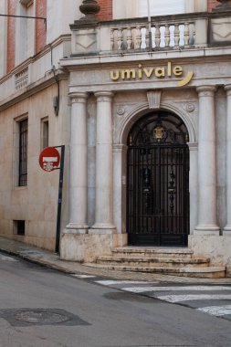UMIVALE Caddesi 'nden giriş kapısı, İspanya Sosyal Güvenlik, Alcoy, 20 Temmuz 2025