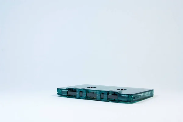 白い背景のカセットテープとボックス — ストック写真