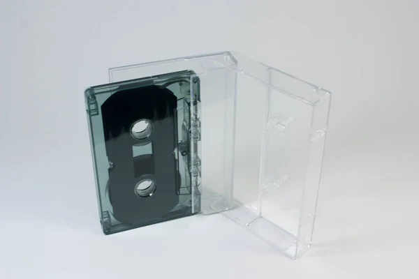 Kassettenband Und Box Auf Weißem Hintergrund — Stockfoto
