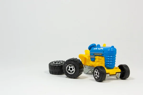 Traktor Leksak Blå Och Gul Färg Vit Bakgrund — Stockfoto