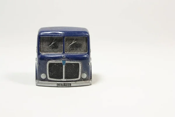 Ciężarówka Zabawki Stare Pył Długi Czas Białym Tle — Zdjęcie stockowe