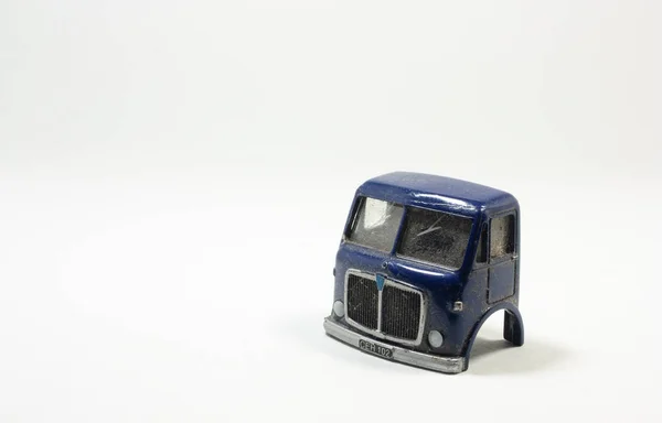 Ciężarówka Zabawki Stare Pył Długi Czas Białym Tle — Zdjęcie stockowe