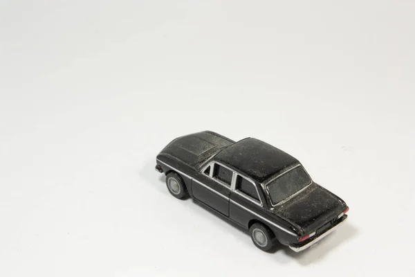 Czarny Samochód Zabawki Stare Kurz Białym Tle — Zdjęcie stockowe