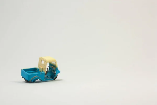 Triciclo Brinquedo Inútil Fundo Branco — Fotografia de Stock
