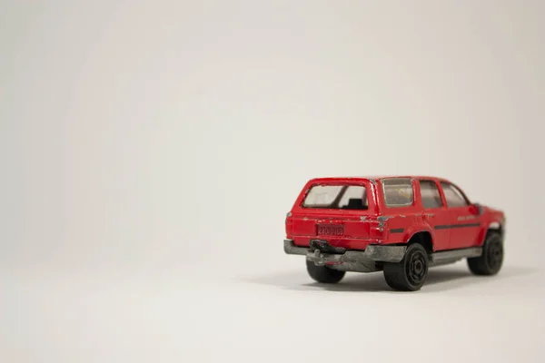 Sport Utilitário Veículo Brinquedo Carro Vermelho Cor Fundo Branco — Fotografia de Stock