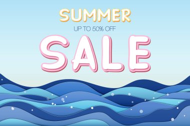 Yaz indirimli pankartlar ve% 50 indirimli yazılar, deniz, bulutlar. Kağıt işçiliği tarzında yapılmış, 3 boyutlu, katmanlı. Vektör EPS illüstrasyonu, düzenlenmesi zevkli