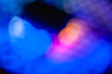 Canlı RGB ışıkları büyüleyici bir soyut doku dokuyor. Modern arka planlar, dijital sanat ve fütürist tasarımlar için mükemmel. Biraz dinamik renk ekle!