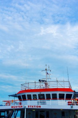 Bali Boğazı 'ndaki feribot toplama istasyonu can yelekleriyle çok önemli bir güvenlik noktasıdır. Seyahat, denizcilik ve güvenlik kavramı
