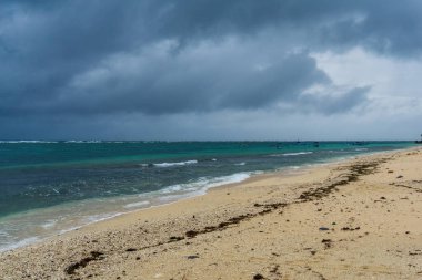 Pandawa Sahili 'nin büyüleyici bir görüntüsü, Bali, egzotik beyaz kumları ve çarpıcı turkuaz okyanusuyla