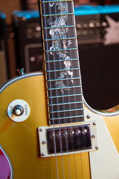 Solid Gold Top Guitarra Elétrica Estilo Les Paul Com Captadores — Fotografia de Stock