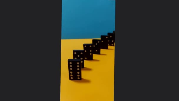 Dominoes Falling Ordinal Numbers Blue Yellow Background — Stock Video