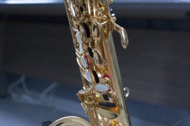 Alto saksafon. Yakın çekim.