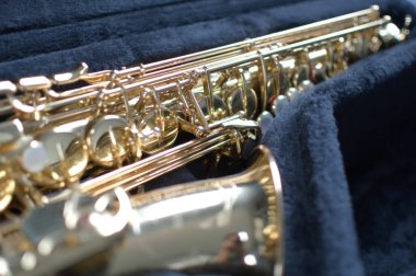 Alto saksafon. Yakın çekim.