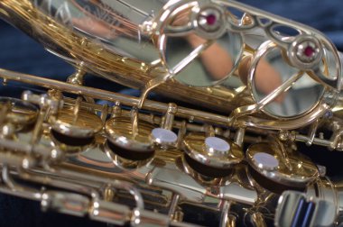 Alto saksafon. Yakın çekim.