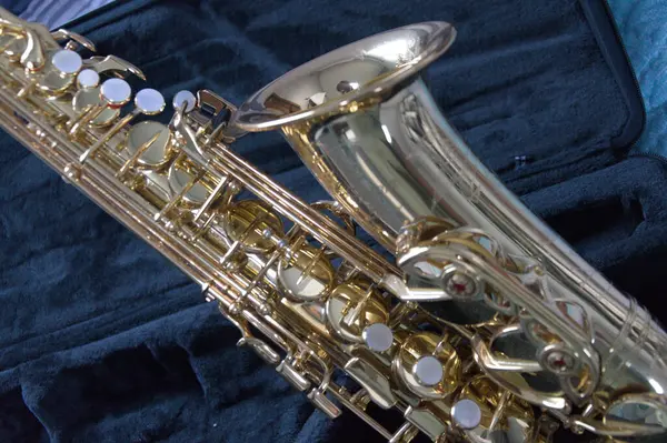 Alto saksafon. Yakın çekim.