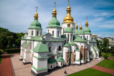 Kyiv Sophia Katedrali - 1036 yılında Pechenegs 'e karşı kazanılan zaferin olduğu yerde Prens Yaroslav tarafından 11. yüzyılın ilk yarısında inşa edilmiş bir tapınak.