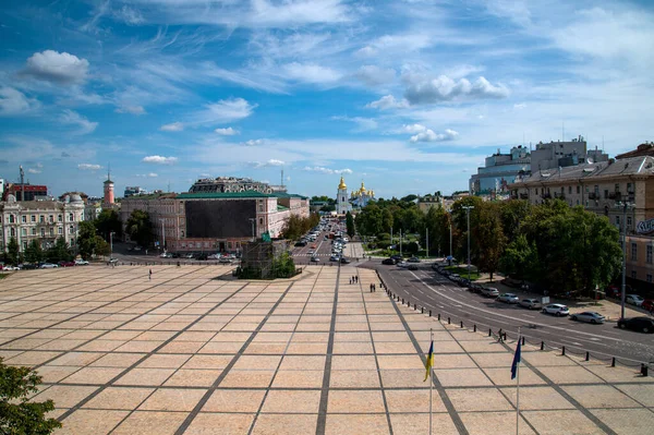 Kyiv 'deki Sofya Meydanı. Kyiv 'li Aziz Sophia' nın çan kulesinden görüntü