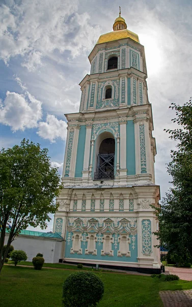 Kyiv 'deki Aziz Sophia' nın çan kulesi.