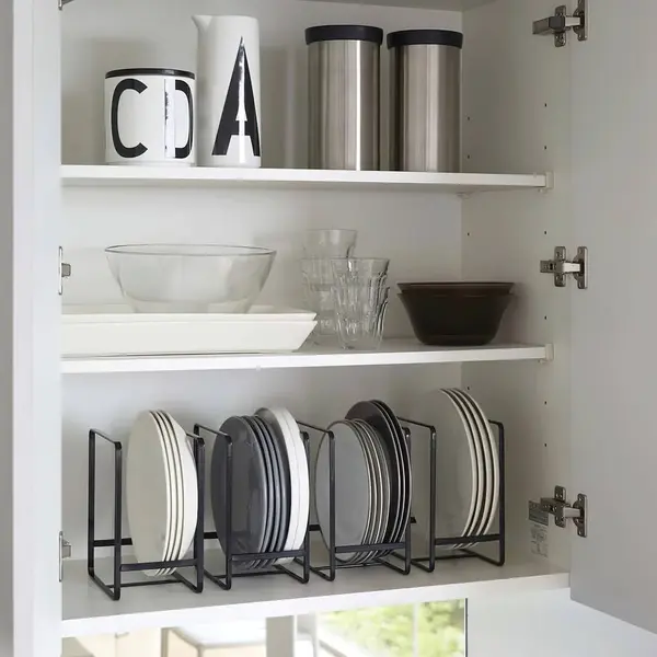 Clean Plates Dishes Shelf Kitchen Interior — Stock Photo, Image