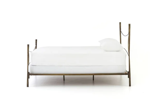 Классическая Двуспальная Кровать Большой Изголовьем Изолированной Белом — стоковое фото