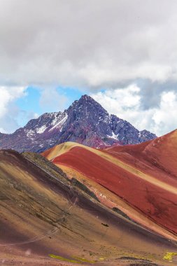 Vinicunca, yedi renkten oluşan güzel dağ