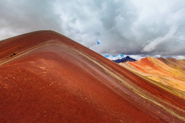 Vinicunca, yedi renkten oluşan güzel dağ