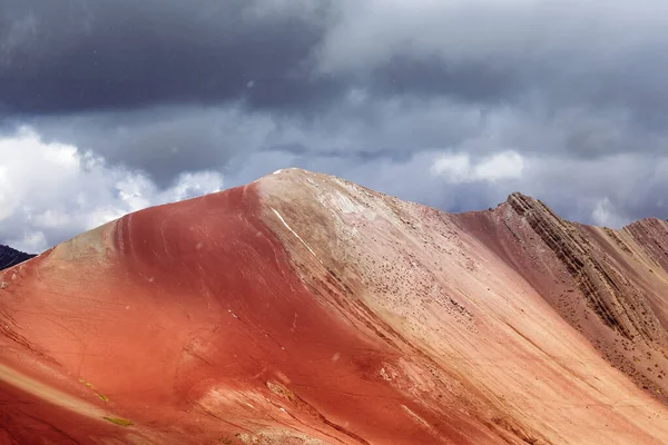 Vinicunca, yedi renkten oluşan güzel dağ