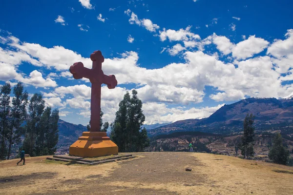 Stort Kors Blå Himmel Bakgrund Höjderna Ayacucho Peru — Stockfoto