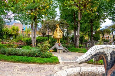 14 Şubat 2016 - Huancayo, Peru: Huanca Kimlik Parkı 'nı ziyaret eden turistler