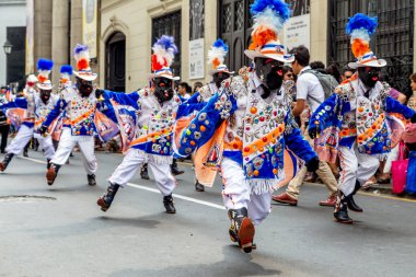 1 Mart 2014 - Ayacucho, Peru: İnsanlar üç gün boyunca Ayacucho, kadın ve erkeklerin şarkı söyleyip dans etmesini kutladı
