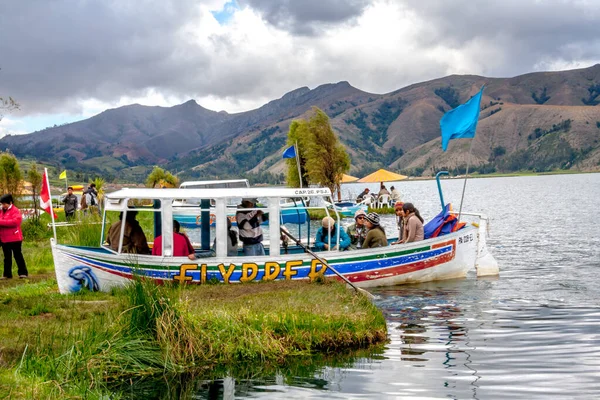 Giugno 2015 Perù Turisti Vantano Lago Laguna Paca — Foto Stock