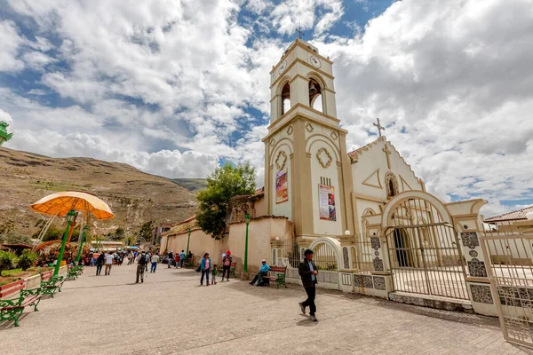 Февраля 2016 Уанкайо Перу Люди Посещающие Церковь Иглесия Чонгос Баджо — стоковое фото