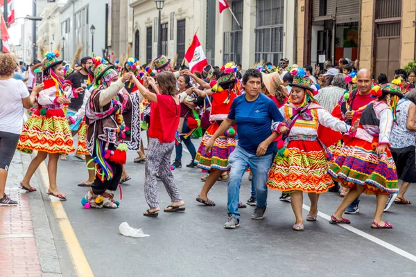 Марта 2014 Аякучо Перу Люди Празднуют Карнавал Аякучо Женщины Мужчины — стоковое фото