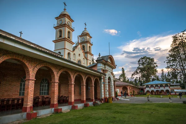 Helmikuu 2016 Huancayo Peru Ihmiset Vierailevat Iglesia Chongos Bajo Kirkko — kuvapankkivalokuva