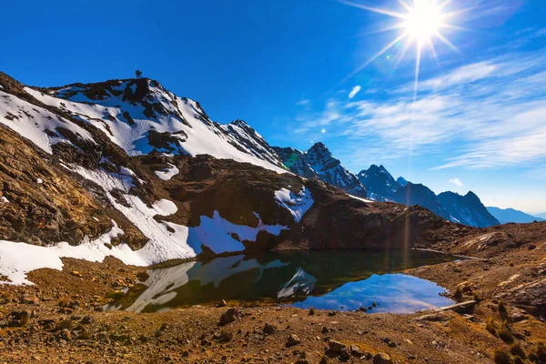 Naturligt Landskap Snö Yuracochas Berg Över Blå Himmel — Stockfoto