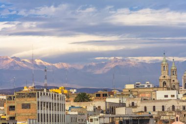 Ekvador 'un başkenti quito' nun şehir merkezindeki hava manzarası 