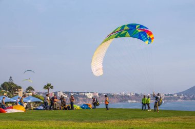 Denizde sörf yapan uçurtma, Miraflores Lima