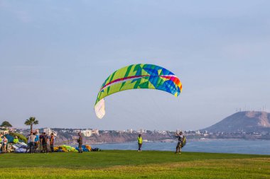 Denizde sörf yapan uçurtma, Miraflores Lima