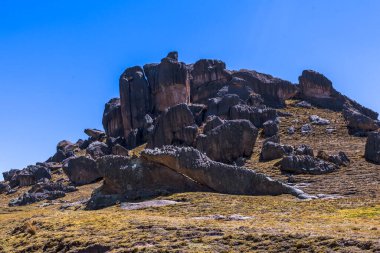 Dağların güzel manzarası, taş ormanı Huayllay, Peru